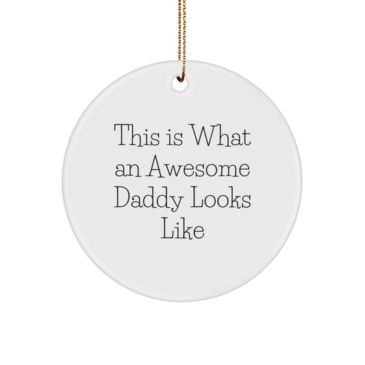 Funny Daddy Gifts for Men, This Is What An Awesome Daddy Looks Like Circle Ornament, Unique Christmas Decorations, Gifts from Family to Daddy, White Circle Shaped Ornament for Christmas Tree - Image 1