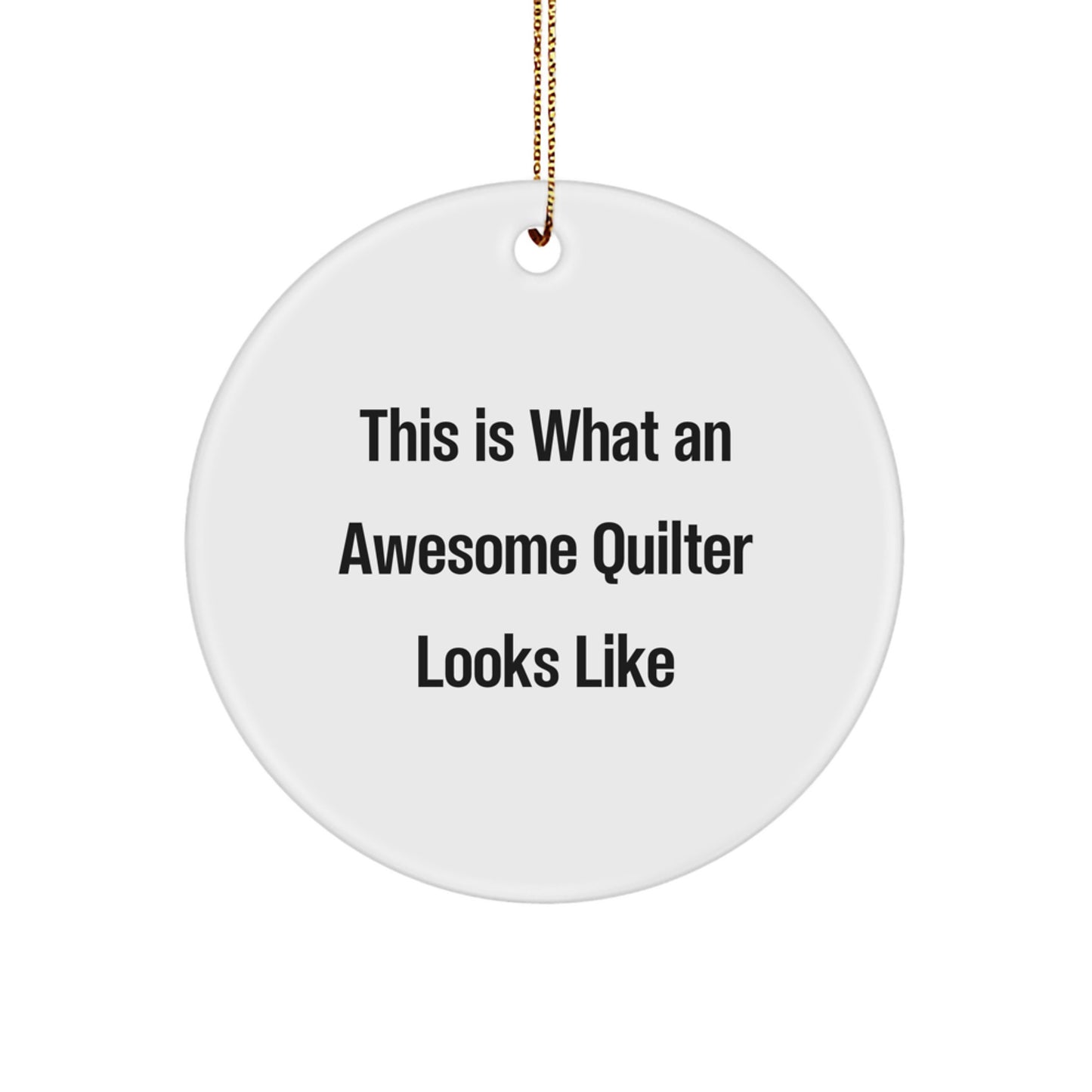 Quilter Gifts from Friends and Family, This Is What An Awesome Quilter Looks Like Circle Ornament, Christmas Unique Treasures for Quilters, Gifts for Quilters - Image 1